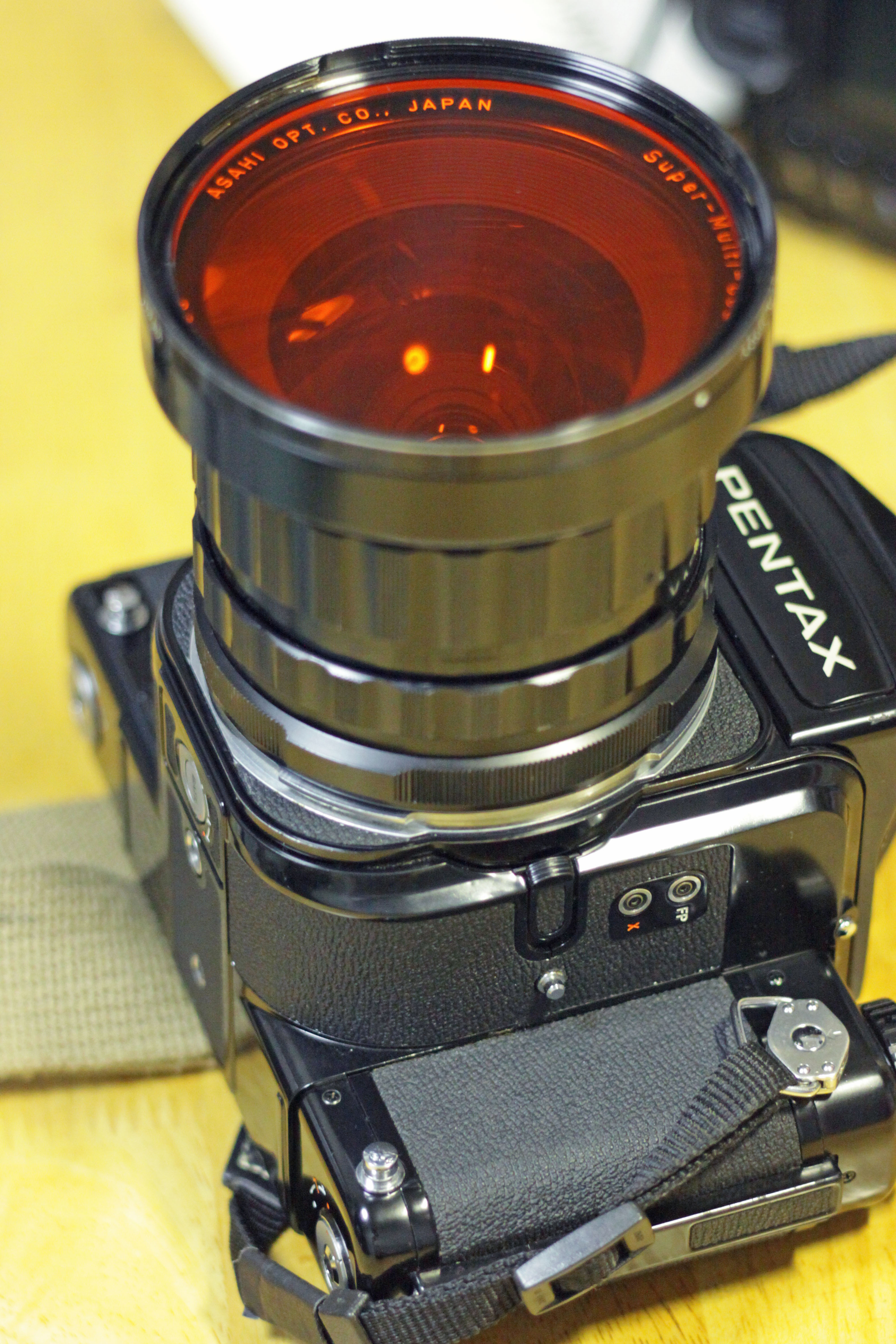 白黒中判カメラ6X7で遊ぶ・・「ペンタックス67」片手の都心散歩！