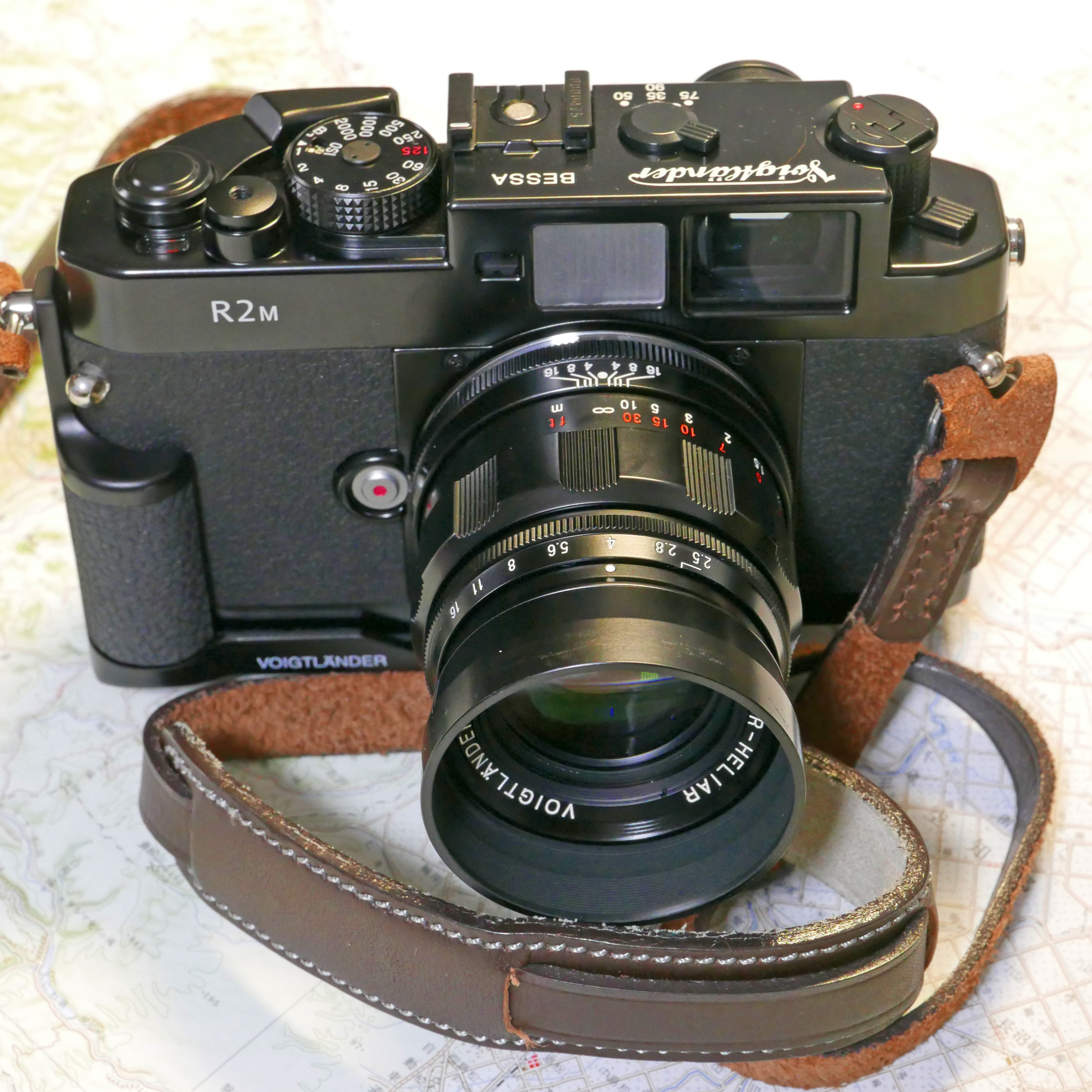 PENTAX（ペンタックス）67に古い【SMC 75mm F4.5】広角レンズで夜の街 