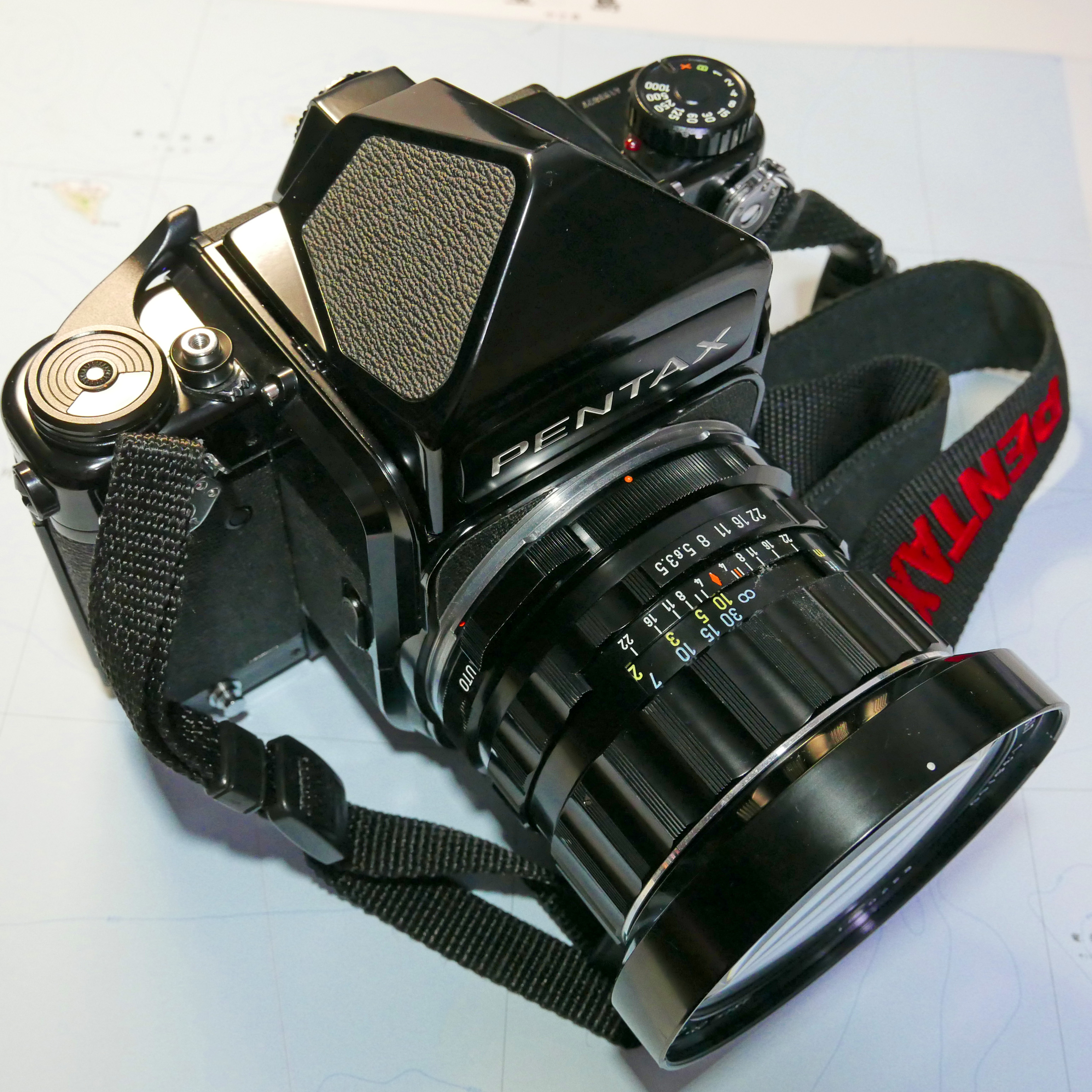カメラ フィルムカメラ PENTAX67・・いわゆるバケペン！ 見た目・重さともデカイがアイレベル 