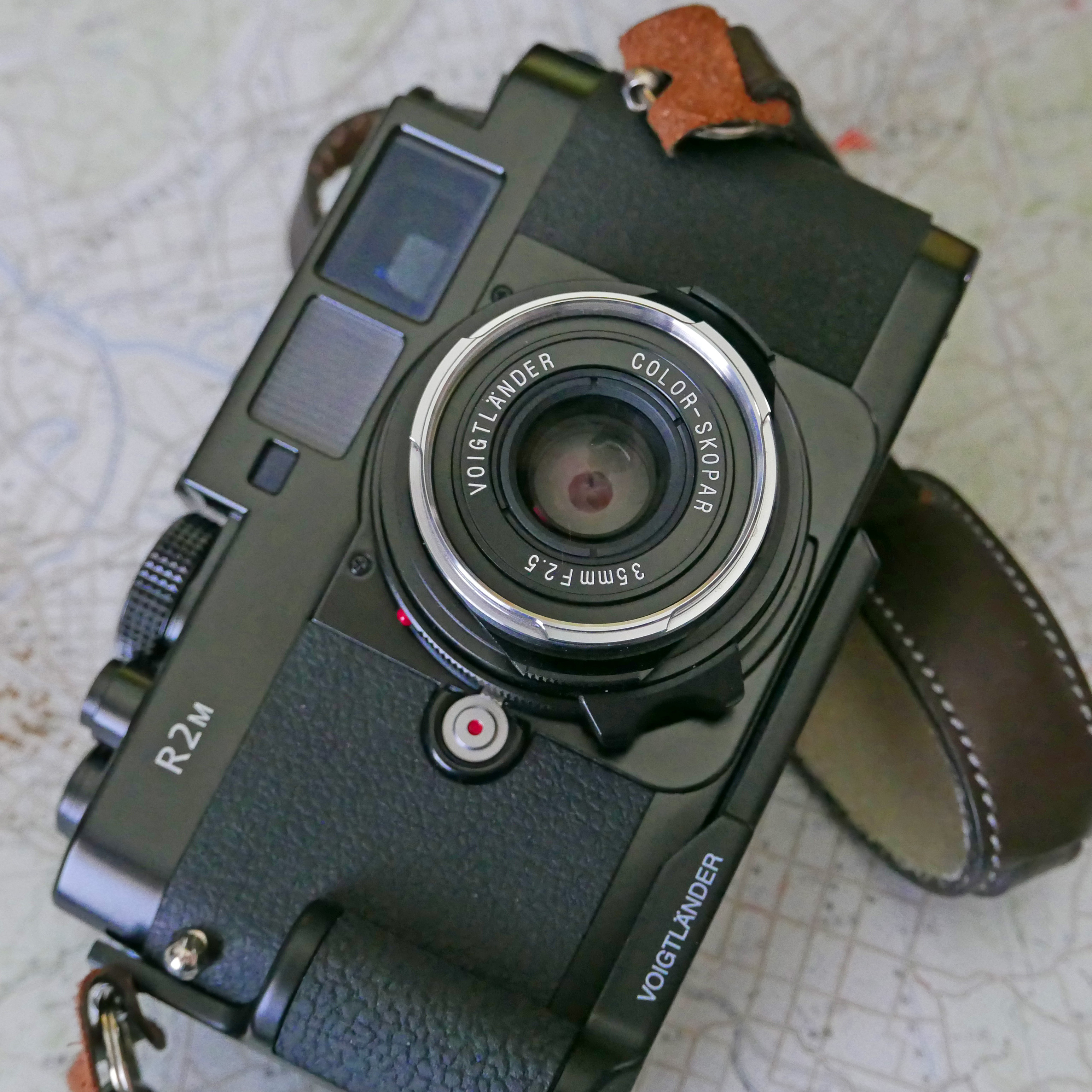 コシナ フォクトレンダーVoigtländer BESSA R2A フィルム街撮りで手に 