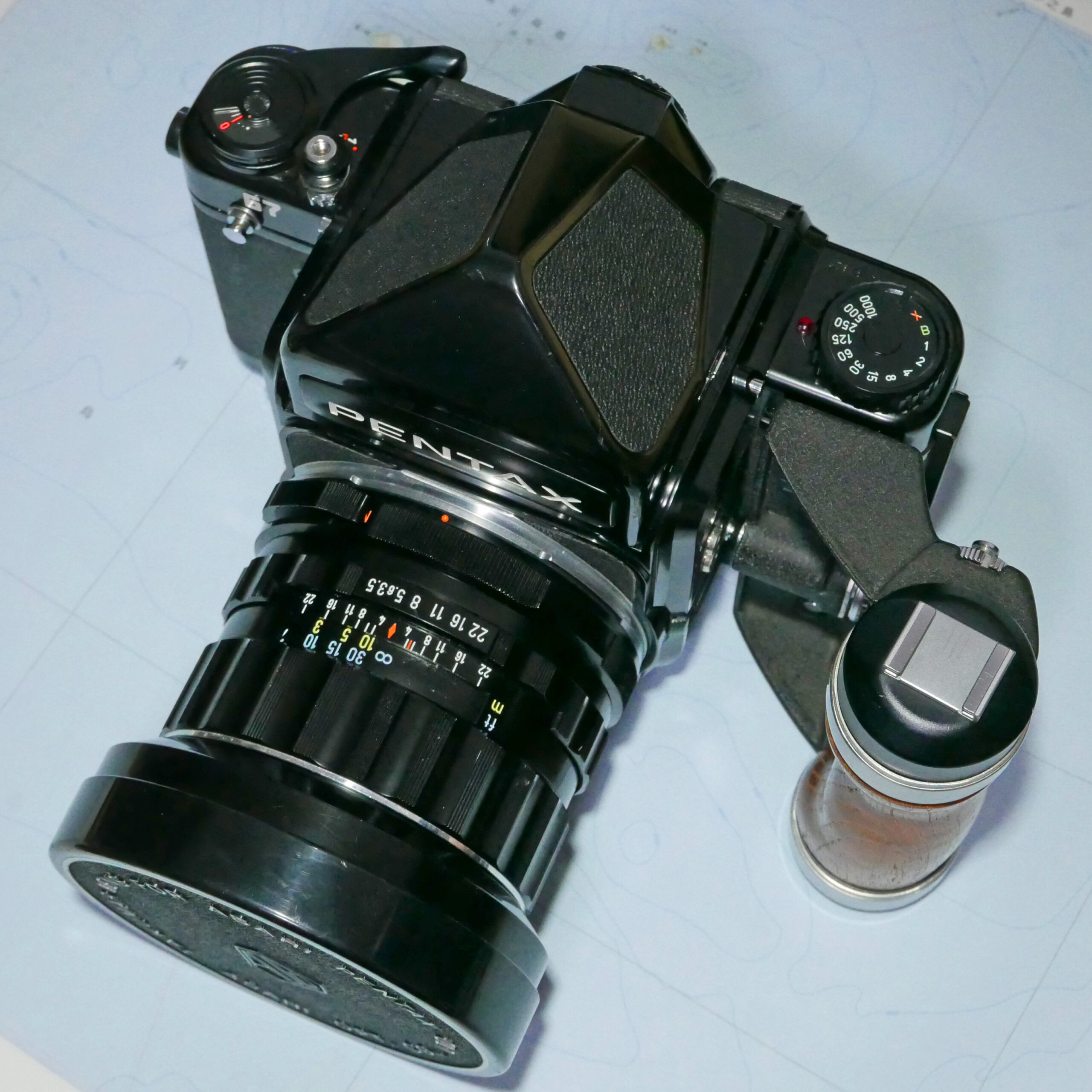 ペンタックス（PENTAX）67・6×7のグリップハンド、カメラ総重量は増え